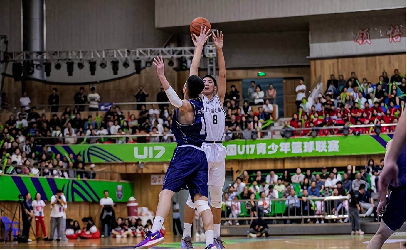 篮球联赛中的“新秀”球员崭露头角的简单介绍