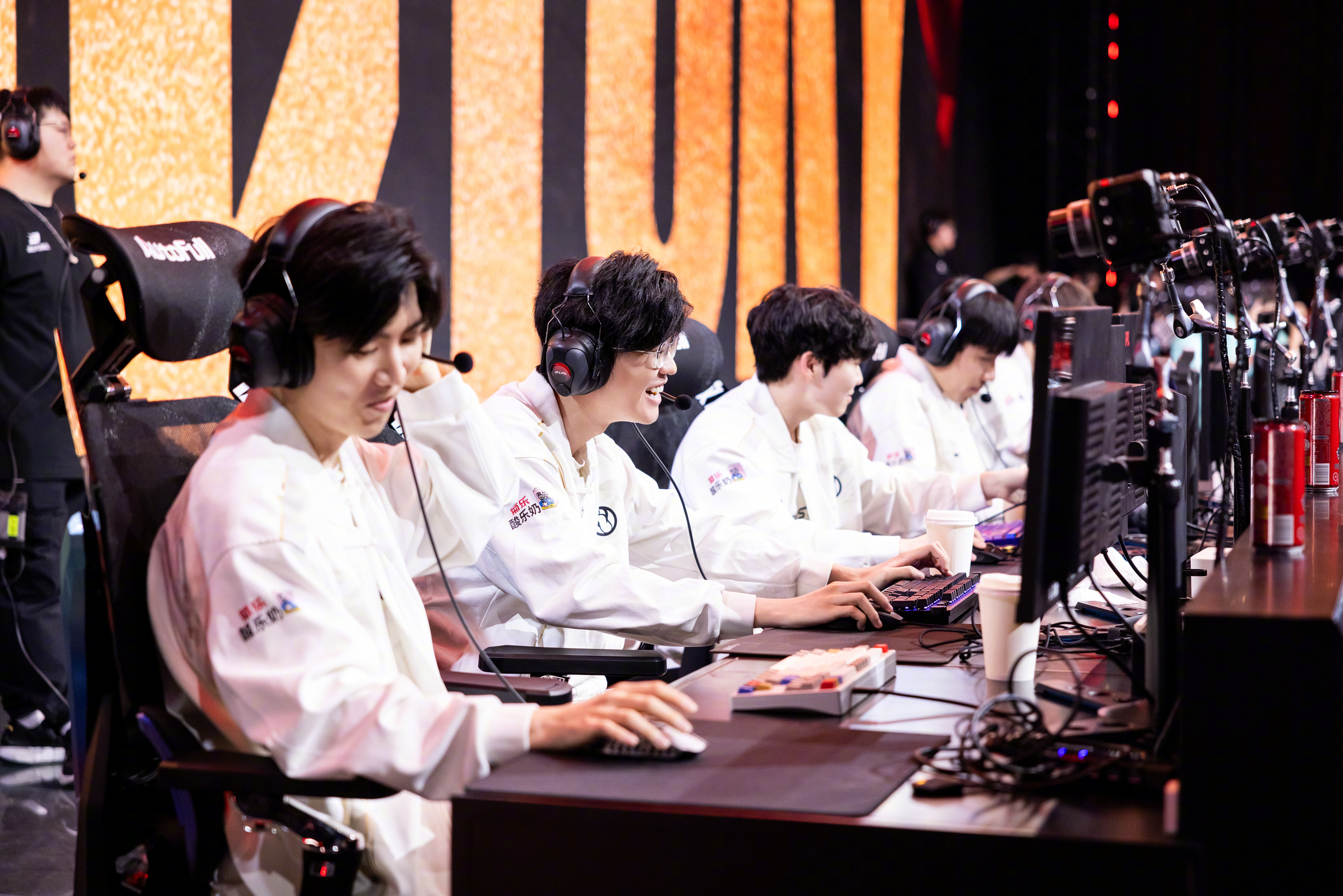 JDG碾压LGD，Knight开启传奇时刻半决赛3:2（深圳）