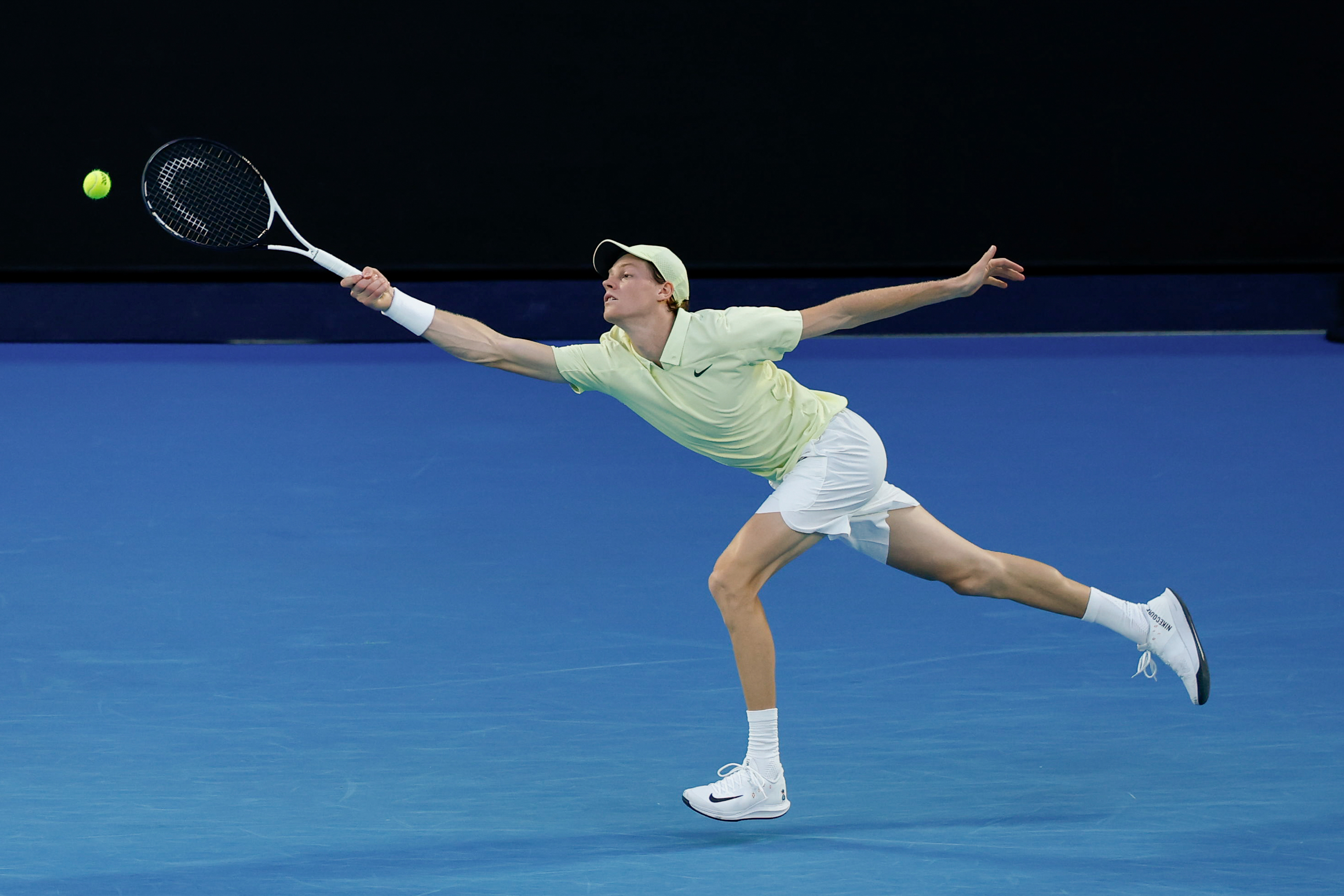 澳大利亚网球队险胜英国网球队，兹维列夫送出助攻的简单介绍