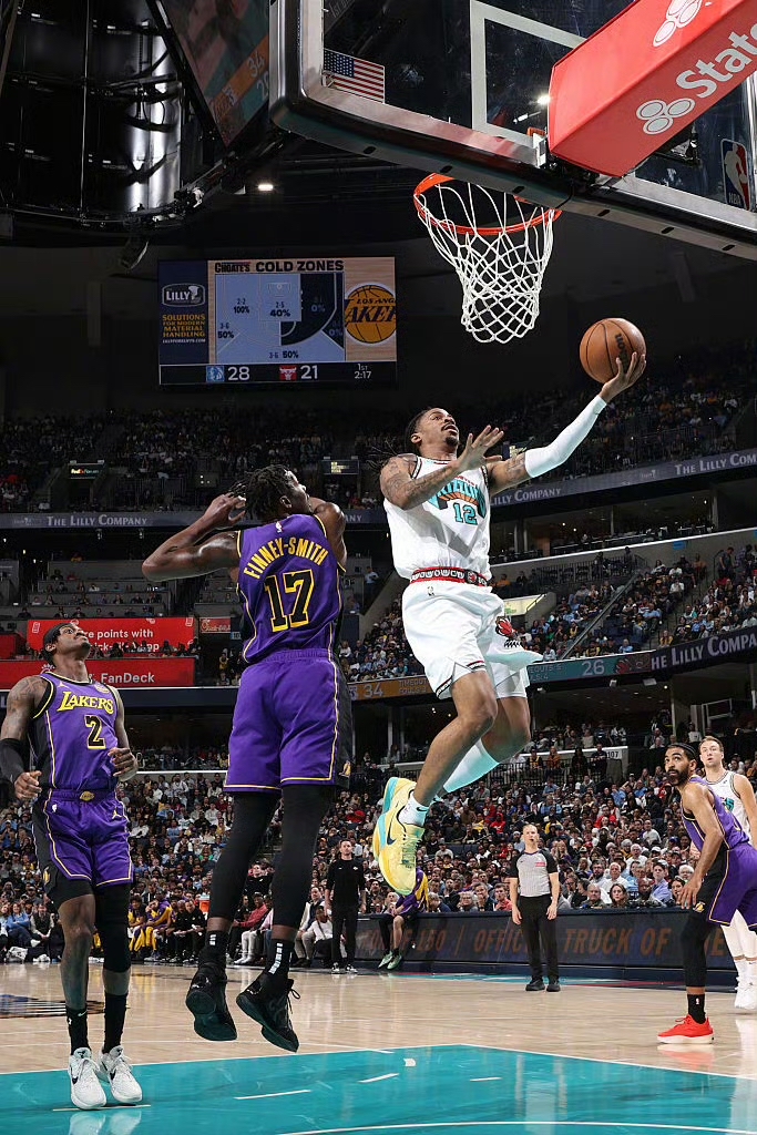 pg电子试玩网站-步行者客场逆转灰熊，萨博尼斯封盖神技压哨