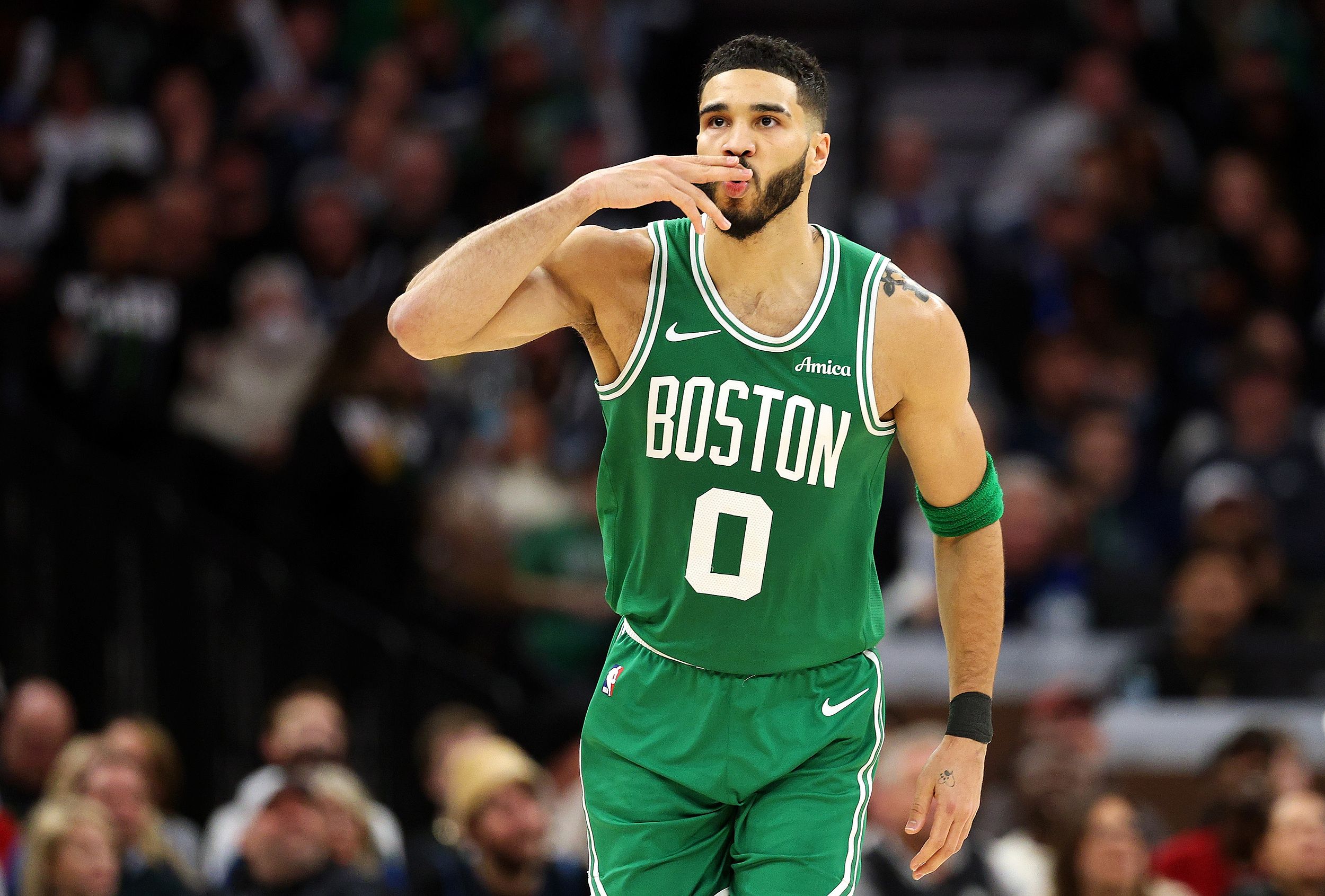 pg电子试玩网-凯尔特人横扫四川队，恩比德惊艳四座