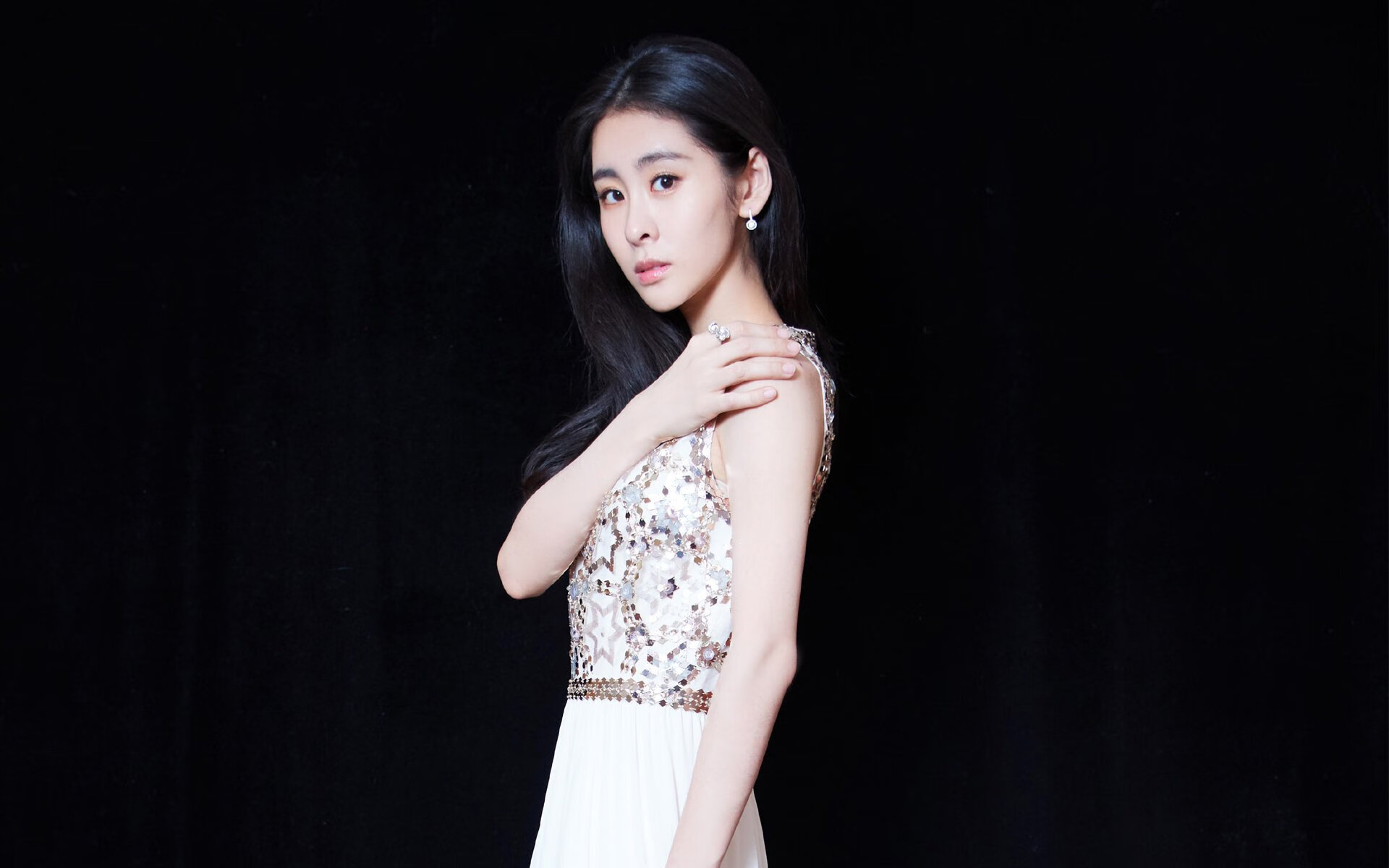 当足球的战术铁链撞上篮球的烈焰风暴，解析太阳火力如何诠释现代竞技的压制哲学