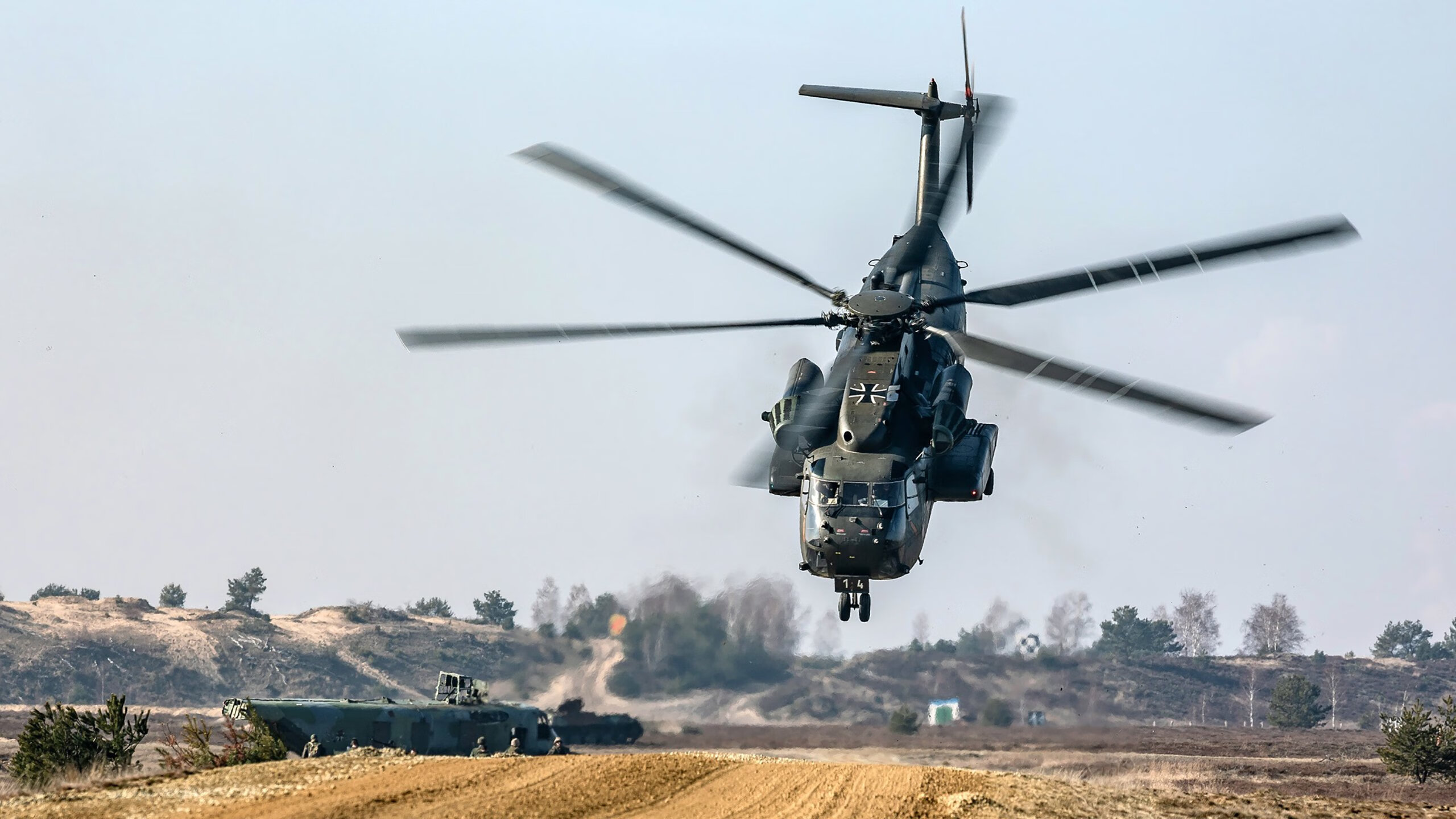 双线叙事，当湖人终结魔术，西亚卡姆在F1赛道上演终极接管