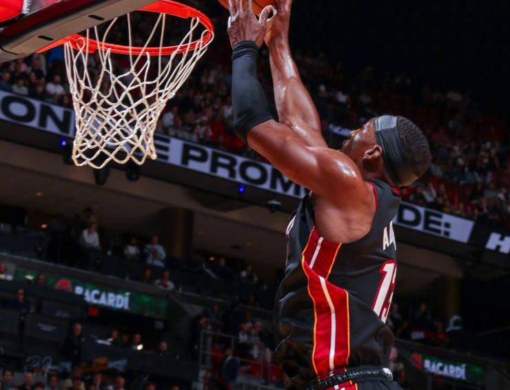 -猛龙节奏掌控火箭，字母哥在F1街道赛接管比赛